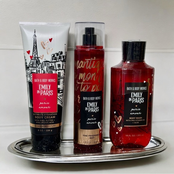 Bath & Body Works Emily In Paris Paris Amour Body Care Gift Set NWT - Picture 1 of 4